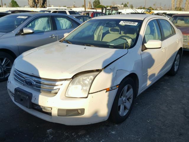 3FAHP07Z89R165591 - 2009 FORD FUSION SE WHITE photo 2