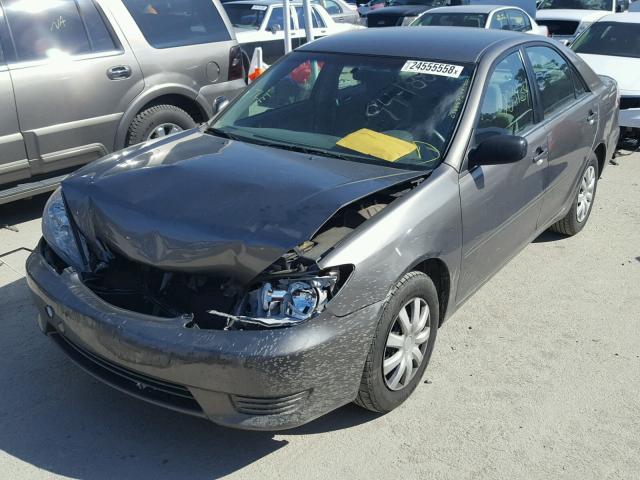 4T1BE32K05U944886 - 2005 TOYOTA CAMRY LE GRAY photo 2