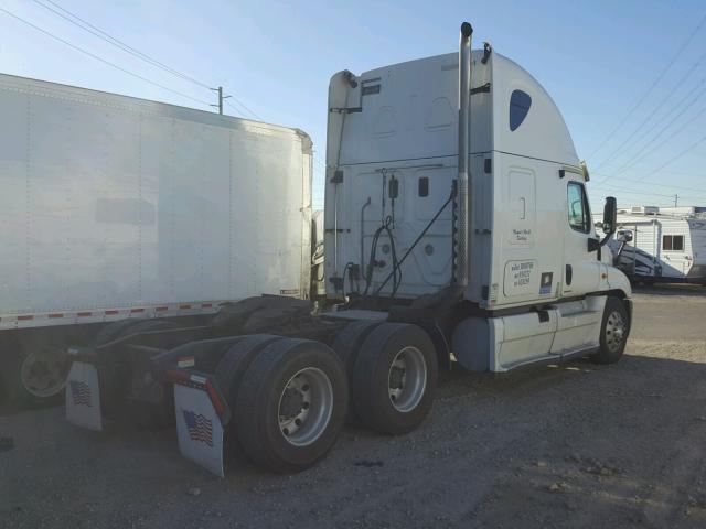 1FUJGLBG4CSBM1864 - 2012 FREIGHTLINER CASCADIA 1 WHITE photo 4