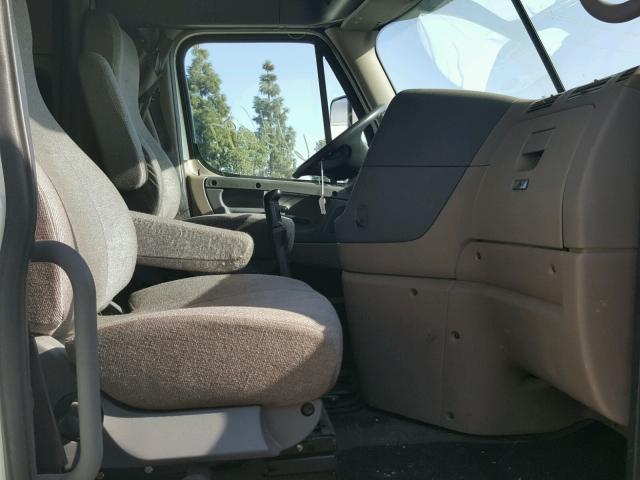 1FUJGLBG4CSBM1864 - 2012 FREIGHTLINER CASCADIA 1 WHITE photo 5