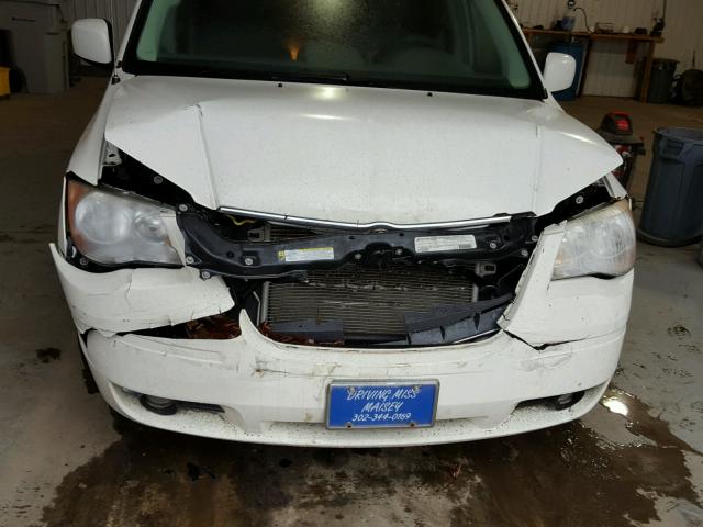 2A4RR5D15AR491518 - 2010 CHRYSLER TOWN & COU WHITE photo 9