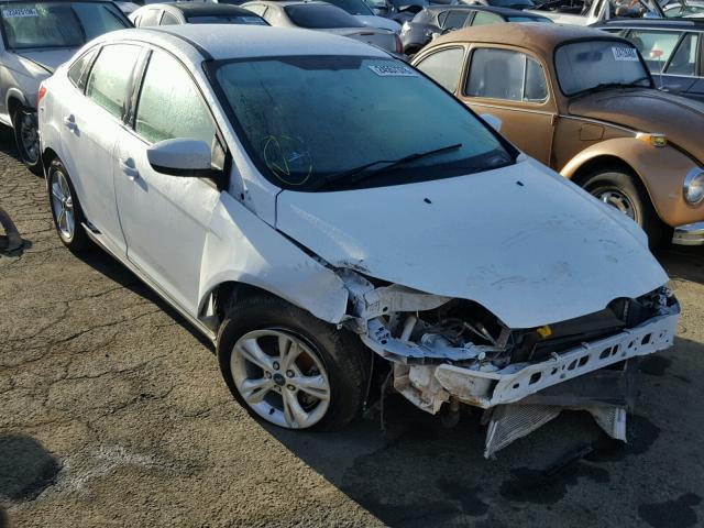 1FAHP3F26CL131242 - 2012 FORD FOCUS SE WHITE photo 1