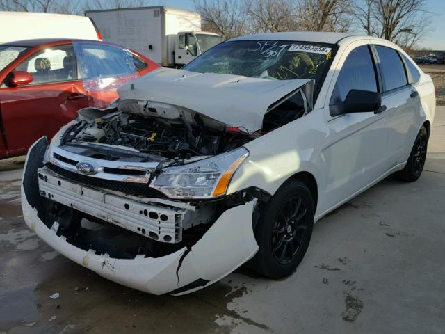 1FAHP35N99W110713 - 2009 FORD FOCUS SE WHITE photo 2