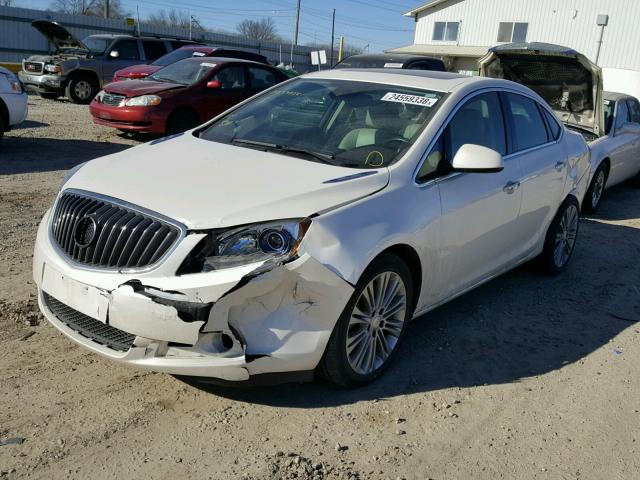 1G4PS5SK7D4157670 - 2013 BUICK VERANO WHITE photo 2