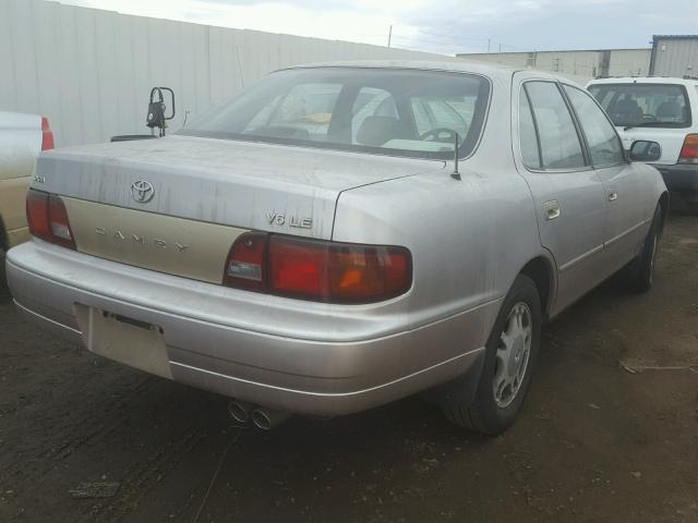 JT2BF12K5T0185770 - 1996 TOYOTA CAMRY LE SILVER photo 4