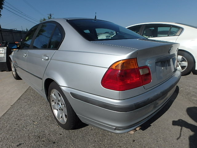 WBAAM3337XFP63704 - 1999 BMW 323I AUTOM SILVER photo 3