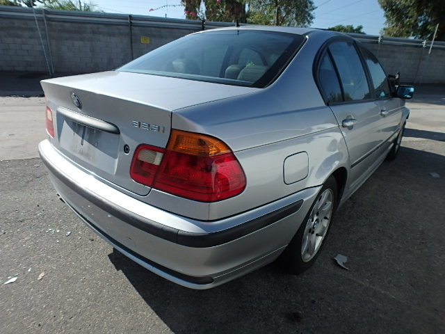 WBAAM3337XFP63704 - 1999 BMW 323I AUTOM SILVER photo 4
