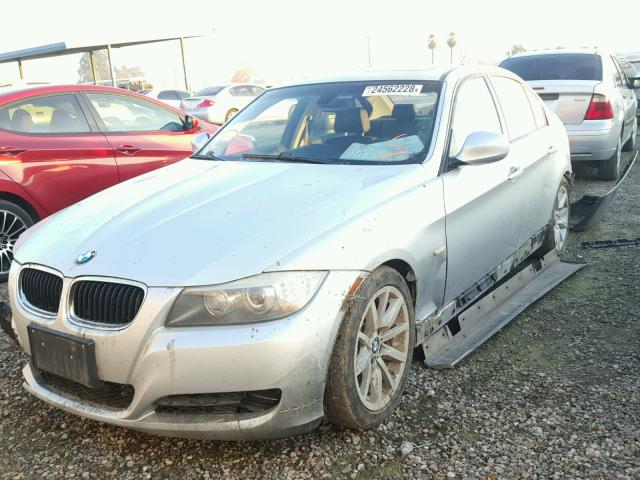 WBAPH57529NL78243 - 2009 BMW 328 I SULE SILVER photo 2