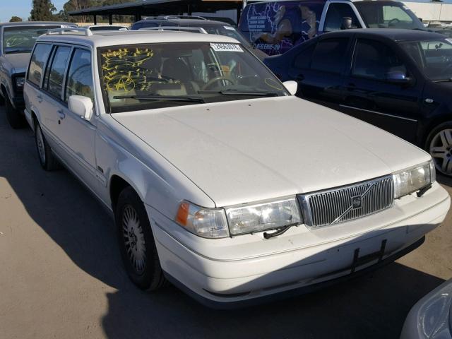 YV1KW960XW1045608 - 1998 VOLVO V90 WHITE photo 1