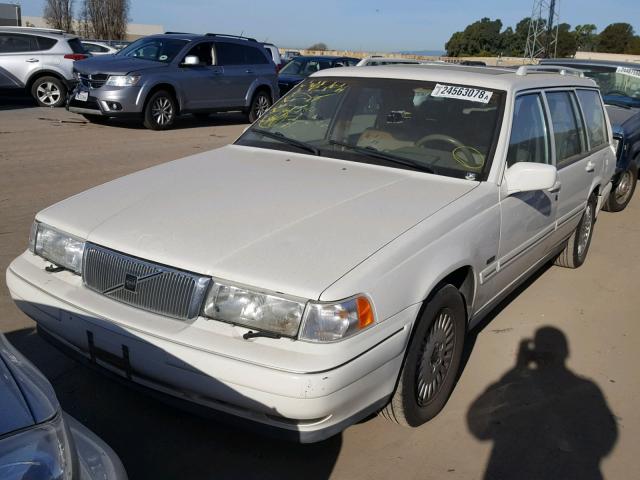 YV1KW960XW1045608 - 1998 VOLVO V90 WHITE photo 2