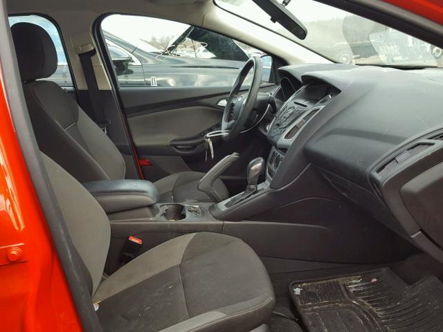 1FADP3F28DL188641 - 2013 FORD FOCUS SE RED photo 5