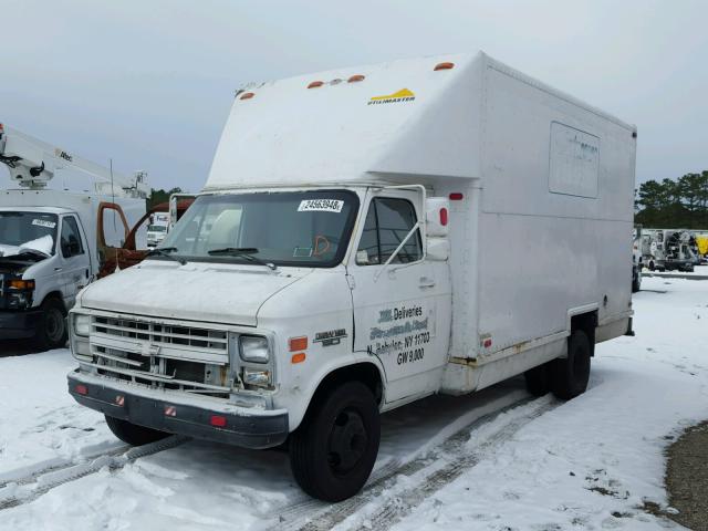 2GBHG31K8J4125370 - 1988 CHEVROLET G30 WHITE photo 2