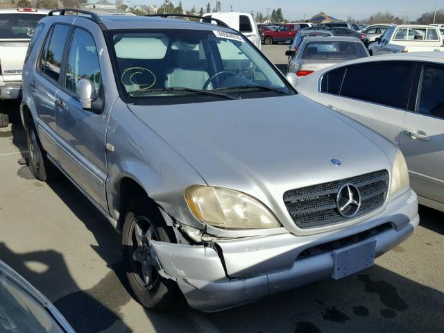 4JGAB54E71A246889 - 2001 MERCEDES-BENZ ML 320 SILVER photo 1