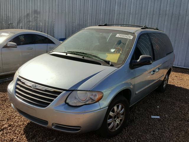 2C8GP54L05R145451 - 2005 CHRYSLER TOWN & COU GRAY photo 2