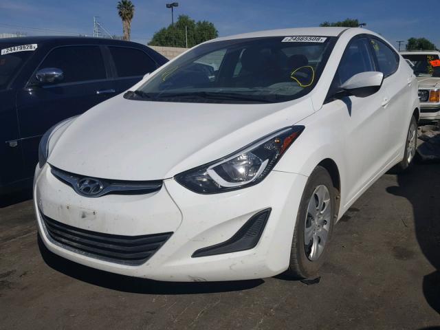 5NPDH4AE8GH769113 - 2016 HYUNDAI ELANTRA SE WHITE photo 2