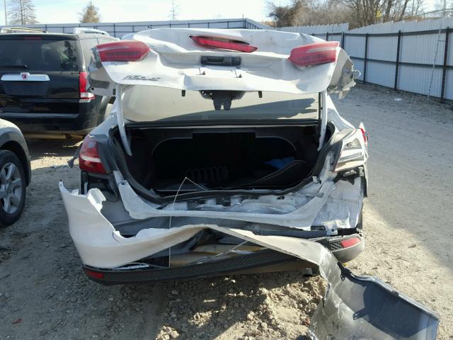 1FADP3E20HL284240 - 2017 FORD FOCUS S WHITE photo 9