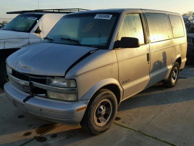 1GNDM19W6WB146409 - 1998 CHEVROLET ASTRO SILVER photo 2