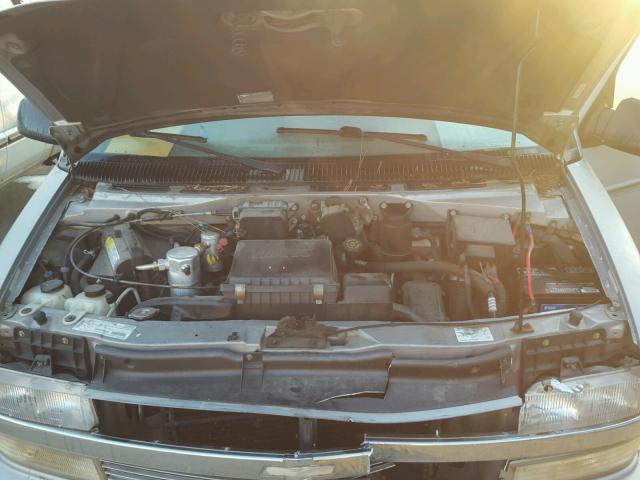 1GNDM19W6WB146409 - 1998 CHEVROLET ASTRO SILVER photo 7