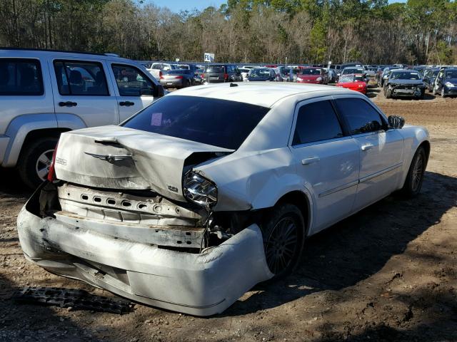 2C3KA53G08H164971 - 2008 CHRYSLER 300 TOURIN WHITE photo 4