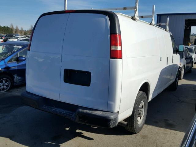 1GTGG29VX71252234 - 2007 GMC SAVANA G25 WHITE photo 4