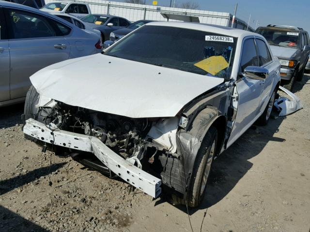 2C3CCAEG6GH116443 - 2016 CHRYSLER 300C WHITE photo 2