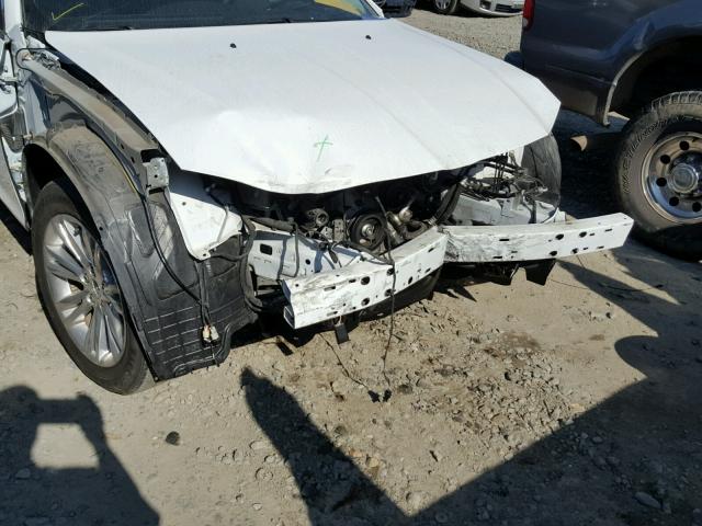 2C3CCAEG6GH116443 - 2016 CHRYSLER 300C WHITE photo 9