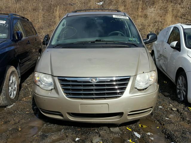 2A4GP54L16R916478 - 2006 CHRYSLER TOWN & COU GOLD photo 9