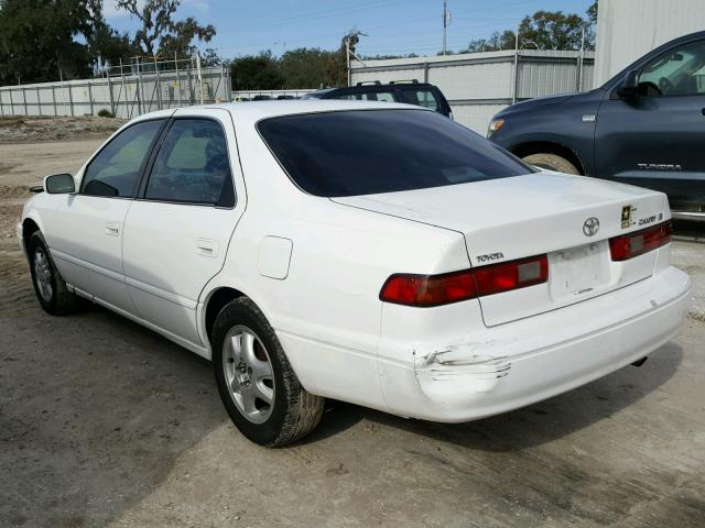 4T1BG22K1VU797255 - 1997 TOYOTA CAMRY CE WHITE photo 3