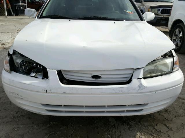 4T1BG22K1VU797255 - 1997 TOYOTA CAMRY CE WHITE photo 9