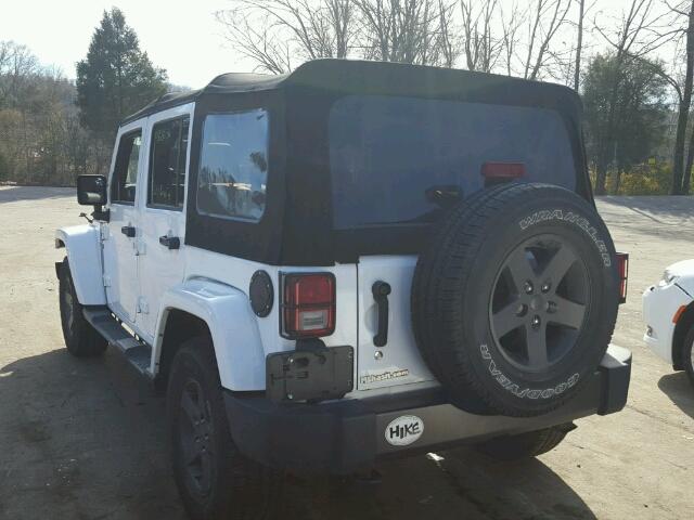 1C4BJWDG8GL225985 - 2016 JEEP WRANGLER U WHITE photo 3