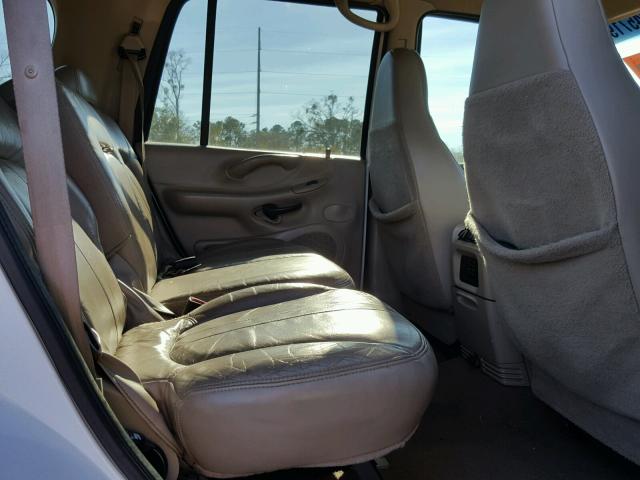 1FMRU17L7YLA85653 - 2000 FORD EXPEDITION WHITE photo 6