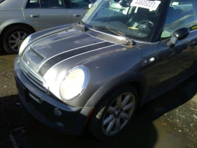 WMWRE33474TD77132 - 2004 MINI COOPER S SILVER photo 9