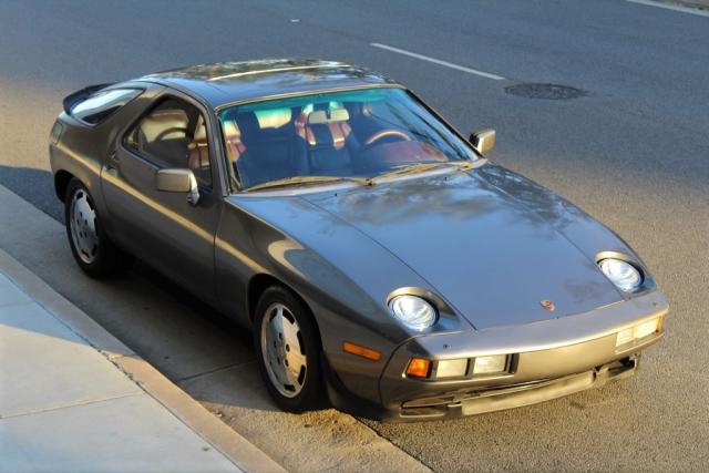 WP0JB0925DS861381 - 1983 PORSCHE 928 S GRAY photo 1