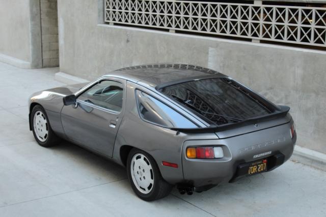 WP0JB0925DS861381 - 1983 PORSCHE 928 S GRAY photo 4