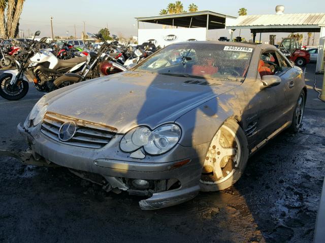 WDBSK74F54F070931 - 2004 MERCEDES-BENZ SL 55 AMG SILVER photo 2