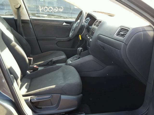 3VW2K7AJ0CM382886 - 2012 VOLKSWAGEN JETTA BASE 灰色 照片 5
