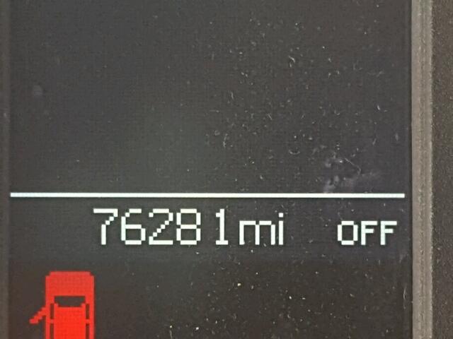 2A4RR8DG7BR703875 - 2011 CHRYSLER TOWN & COU WHITE photo 8