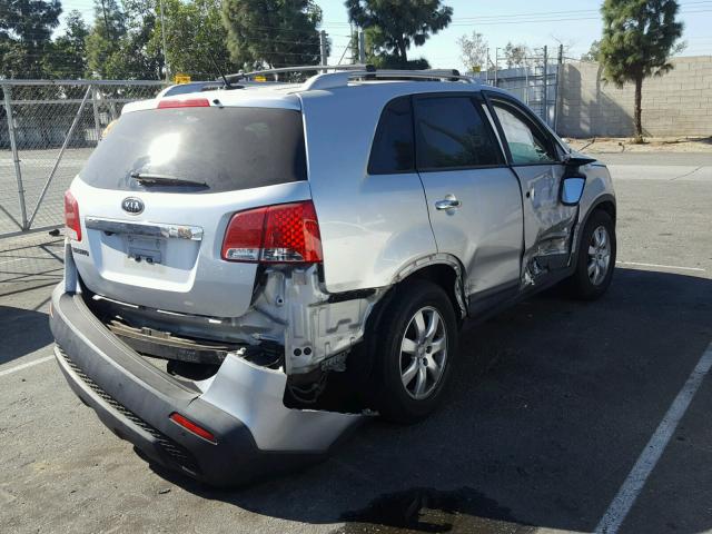 5XYKT4A60CG217945 - 2012 KIA SORENTO BA SILVER photo 4