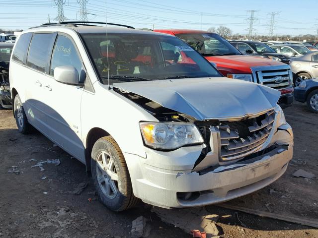 2A8HR54P98R722803 - 2008 CHRYSLER TOWN & COU SILVER photo 1