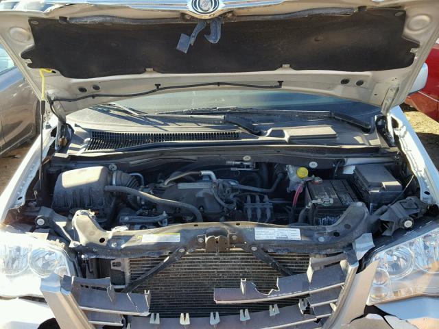 2A8HR54P98R722803 - 2008 CHRYSLER TOWN & COU SILVER photo 7