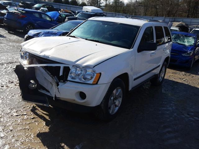 1J8GR48K27C687209 - 2007 JEEP GRAND CHER WHITE photo 2