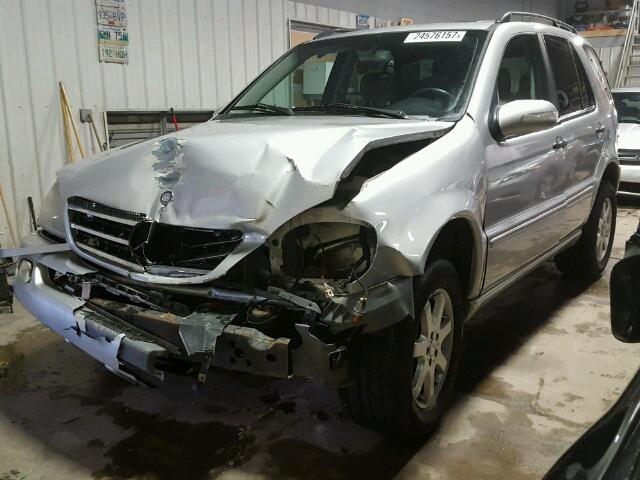 4JGAB75E62A308021 - 2002 MERCEDES-BENZ ML SILVER photo 2