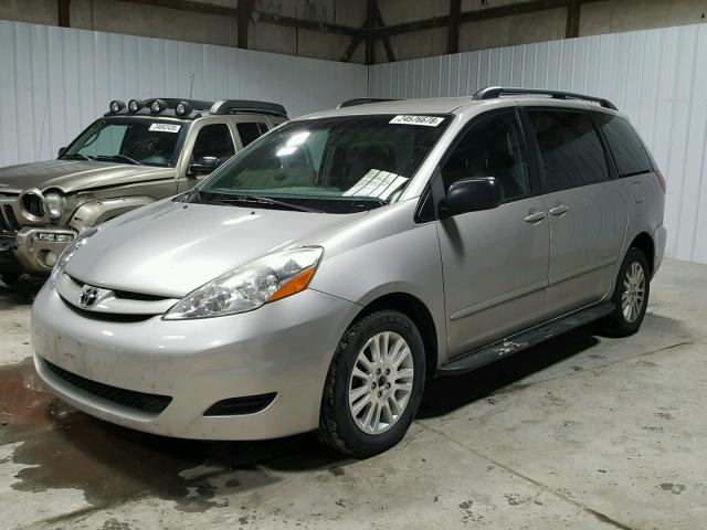 5TDBK23C69S026181 - 2009 TOYOTA SIENNA LE SILVER photo 2