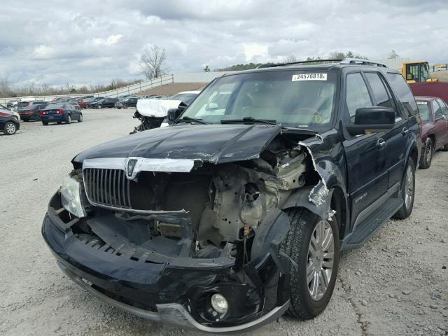 5LMFU27R54LJ43358 - 2004 LINCOLN NAVIGATOR BLACK photo 2