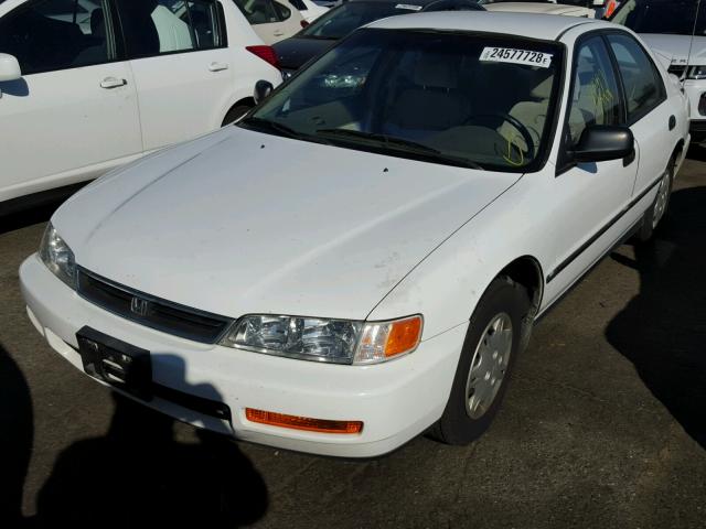 1HGCD5529VA115272 - 1997 HONDA ACCORD DX WHITE photo 2