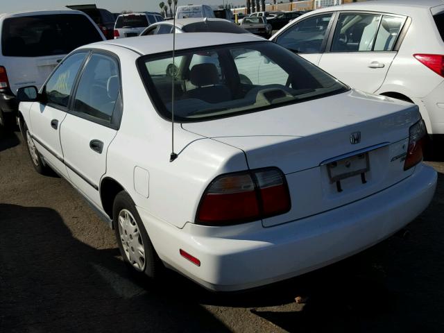 1HGCD5529VA115272 - 1997 HONDA ACCORD DX WHITE photo 3