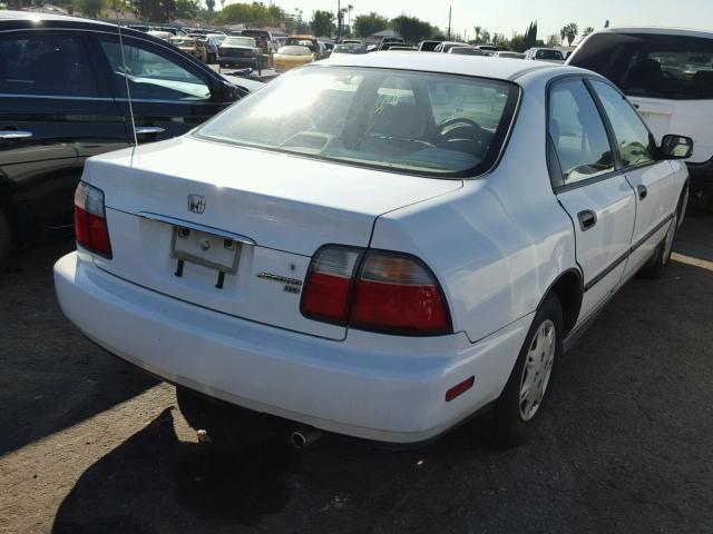 1HGCD5529VA115272 - 1997 HONDA ACCORD DX WHITE photo 4