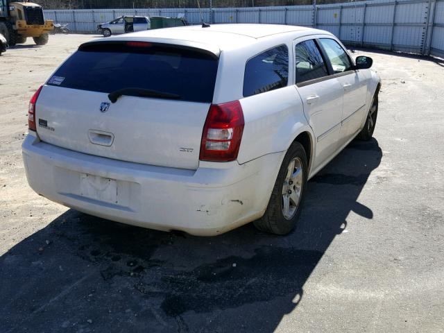 2D4FV37V38H225991 - 2008 DODGE MAGNUM SXT WHITE photo 4