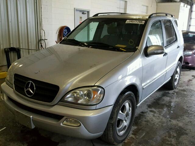 4JGAB54E43A390712 - 2003 MERCEDES-BENZ ML 320 SILVER photo 2