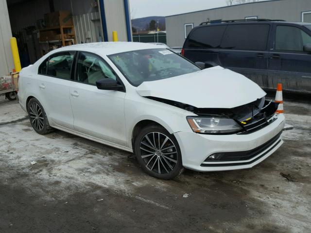 3VWD17AJ4HM302699 - 2017 VOLKSWAGEN JETTA SPOR WHITE photo 1